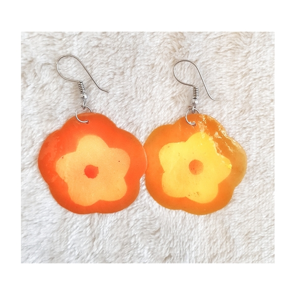 Hand made and painted shell earrings - Picture 2 of 2